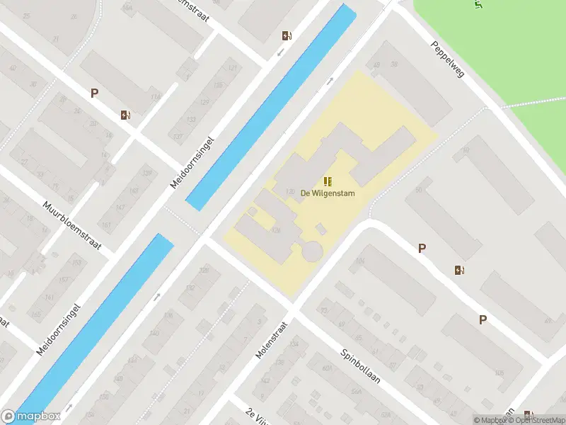 Ambulance met grote spoed naar de Meidoornsingel in Rotterdam