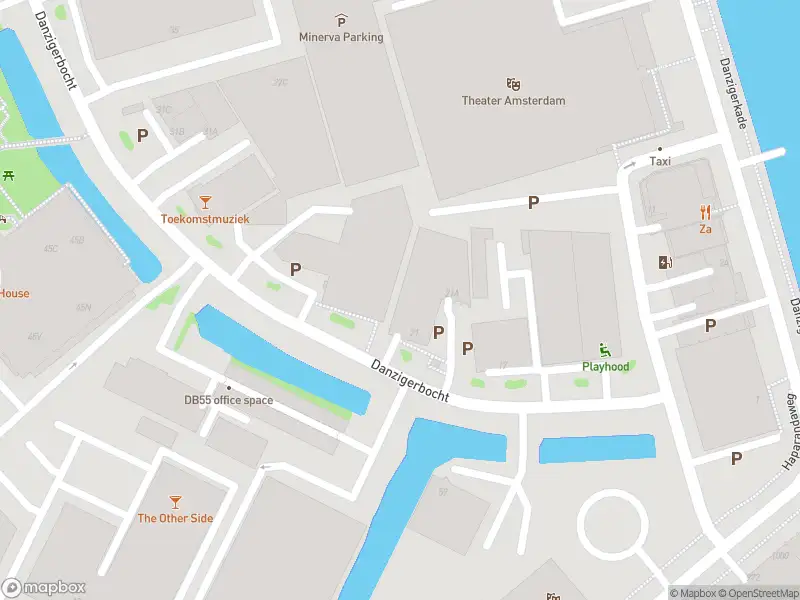 Ambulance met gepaste spoed naar de Danzigerbocht in Amsterdam
