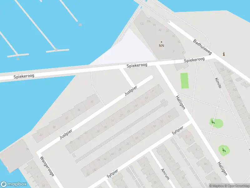 Ambulance met gepaste spoed naar de Justpier in Zaandam