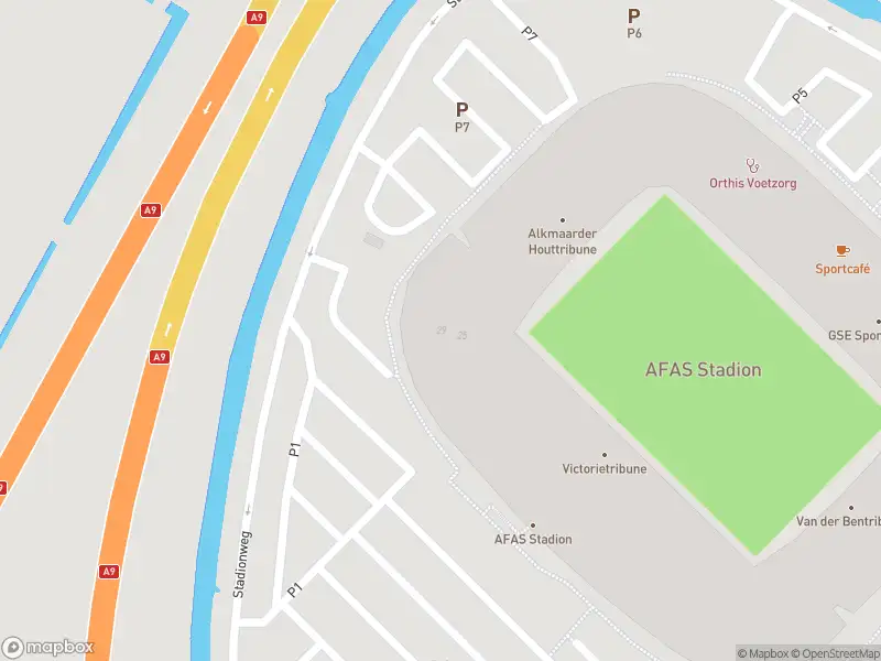 Ambulance met grote spoed naar de Stadionweg in Alkmaar