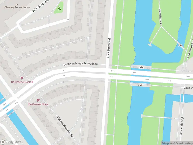 Ambulance met gepaste spoed naar de Laan van Magisch Realisme in Rotterdam
