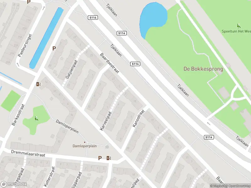 Ambulance met grote spoed naar de Karveelpad in Rotterdam