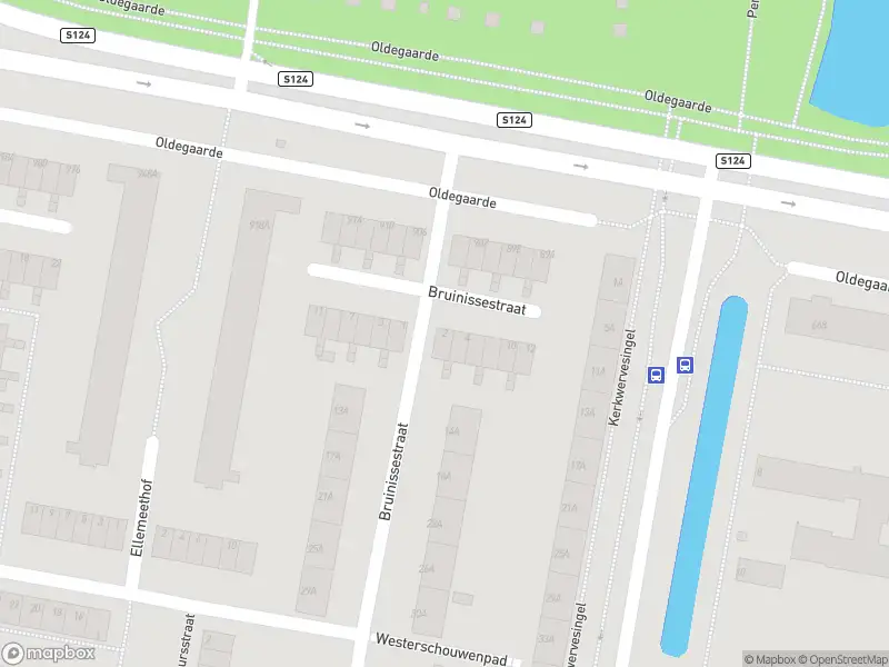 Ambulance met grote spoed naar de Bruinissestraat in Rotterdam