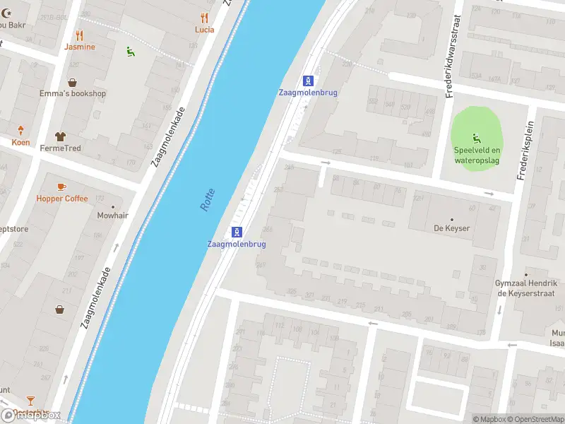 Ambulance met grote spoed naar de Linker Rottekade in Rotterdam