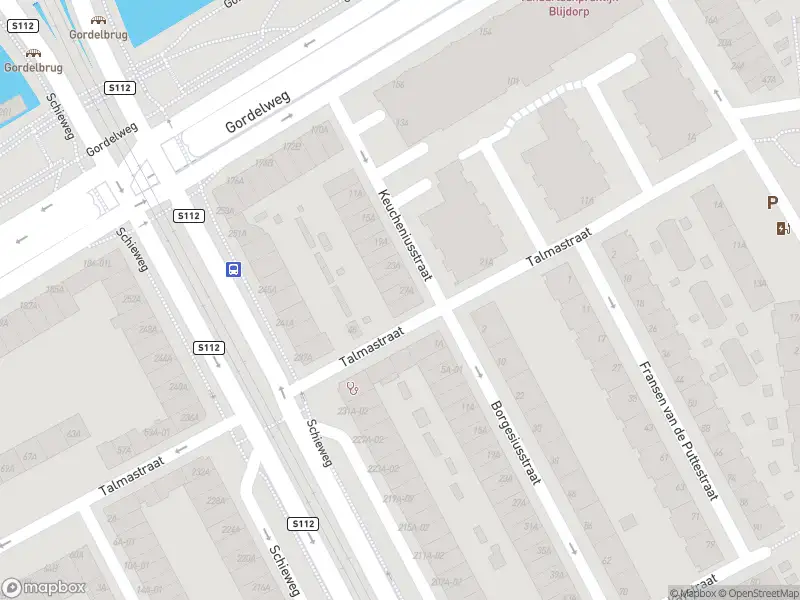 Ambulance met grote spoed naar de Talmastraat in Rotterdam