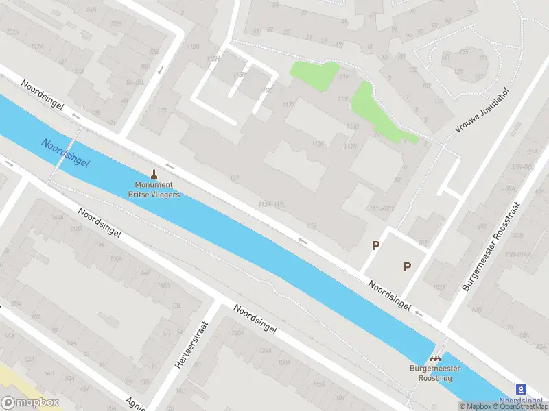 Ambulance met grote spoed naar de Bergstraat in Rotterdam