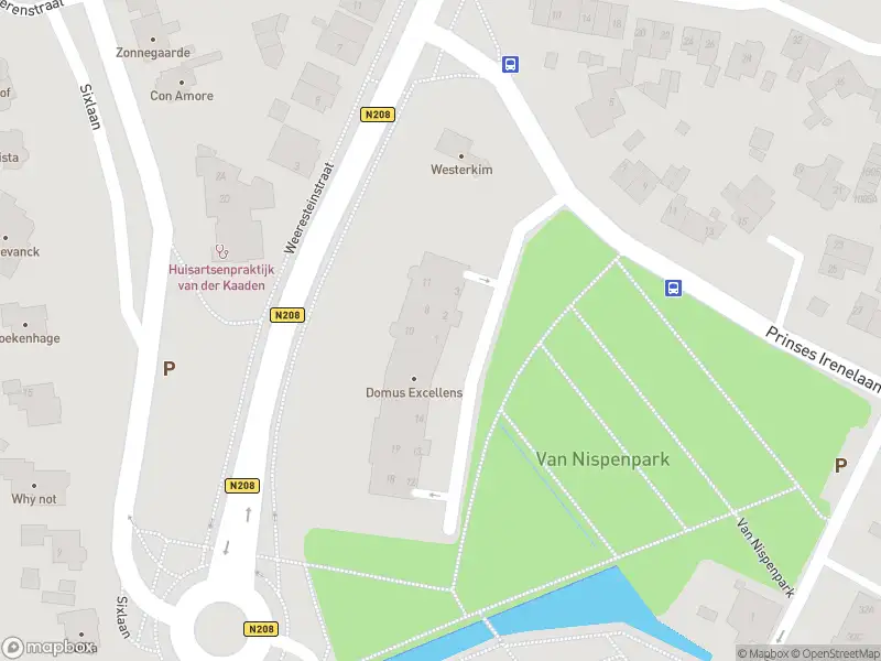 Ambulance met grote spoed naar de Van Nispenpark in Hillegom