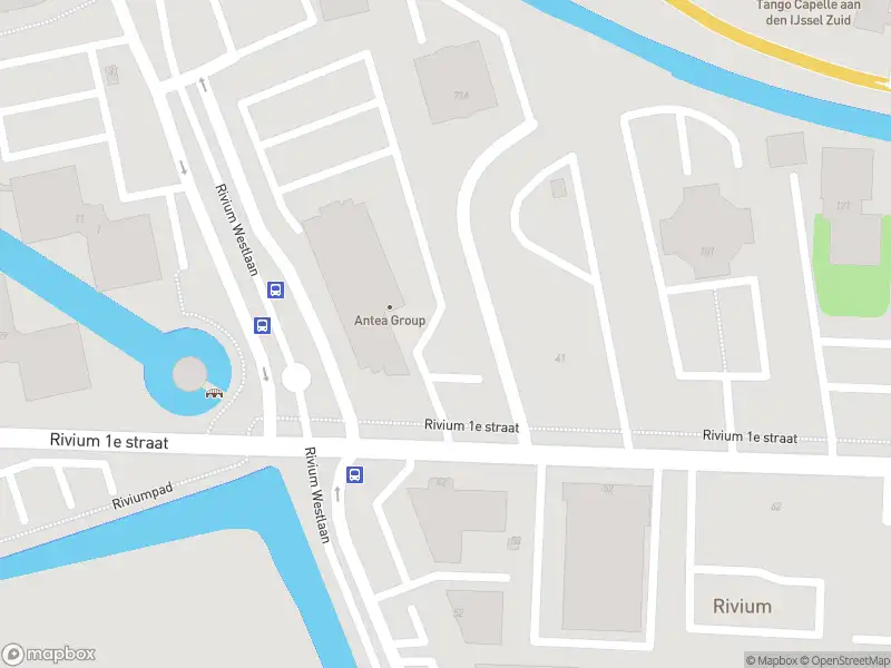 Ambulance met gepaste spoed naar de Rivium 1e straat in Capelle aan den IJssel