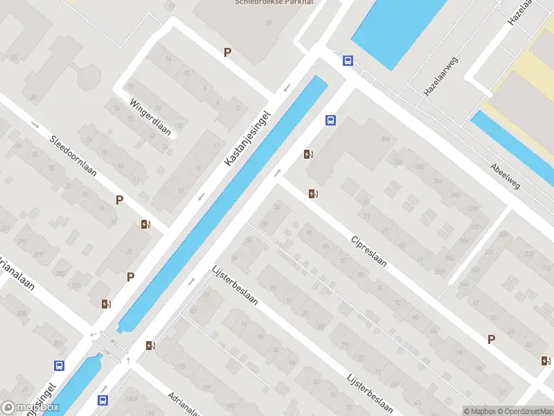 Ambulance met grote spoed naar de Kastanjesingel in Rotterdam