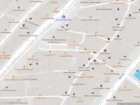Ambulance met grote spoed naar de Nieuwezijds Kolk in Amsterdam