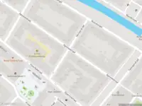 Ambulance met gepaste spoed naar de Herlaerstraat in Rotterdam