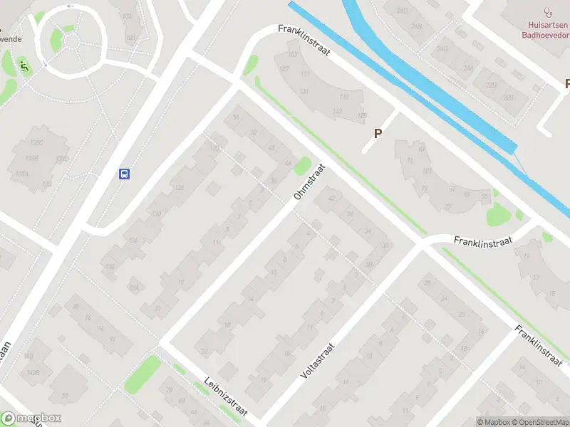 Ambulance en brandweer met grote spoed naar de Ohmstraat in Badhoevedorp vanwege gebouwbrand