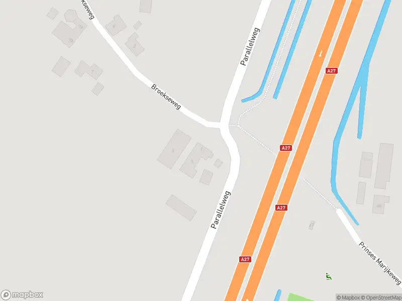 Ambulance met grote spoed naar de Broekseweg in Meerkerk