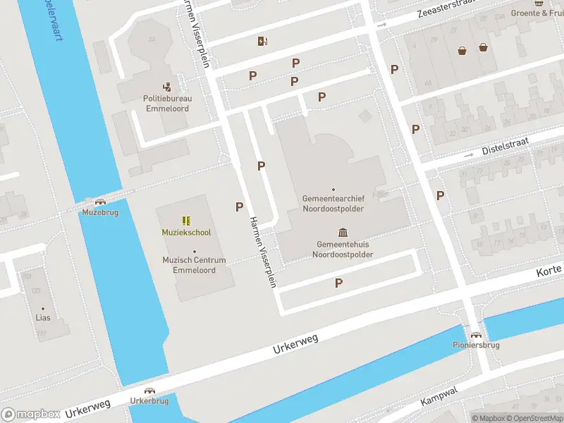 Brandweer met grote spoed naar de Harmen Visserplein in Emmeloord vanwege reanimatie