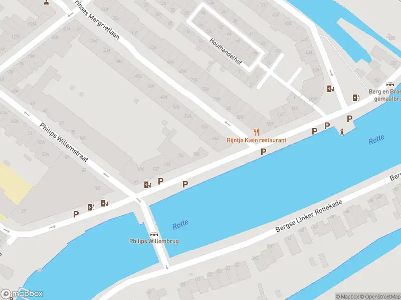 Ambulance met grote spoed naar de Bergse Rechter Rottekade in Rotterdam