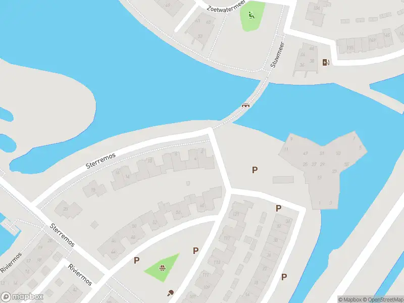 Brandweer met grote spoed naar de Sterremos in Houten vanwege voertuigen te water