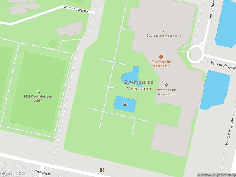 Ambulance met grote spoed naar de Wimbledonpark in Amstelveen
