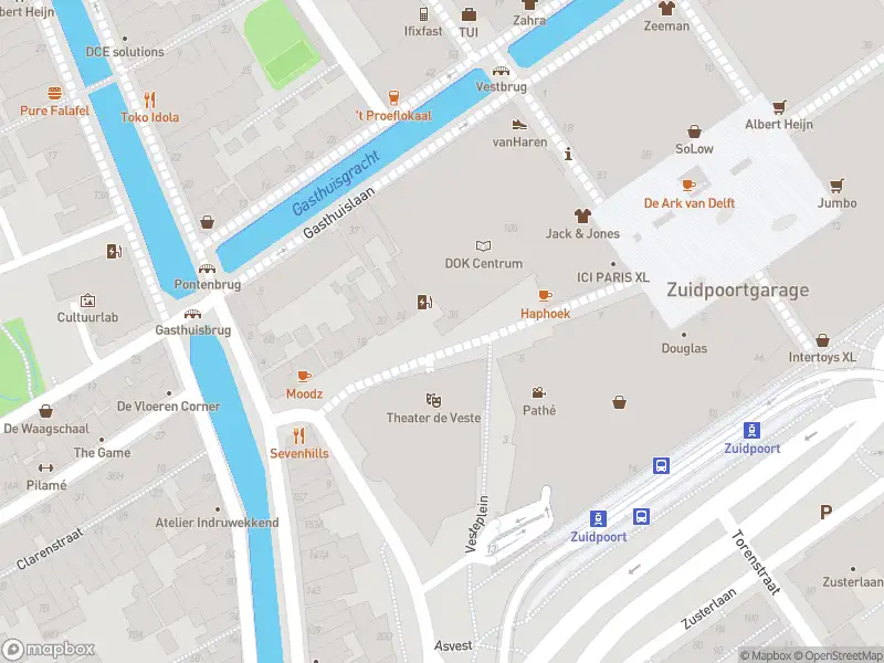 Ambulance met gepaste spoed naar de Vesteplein in Delft