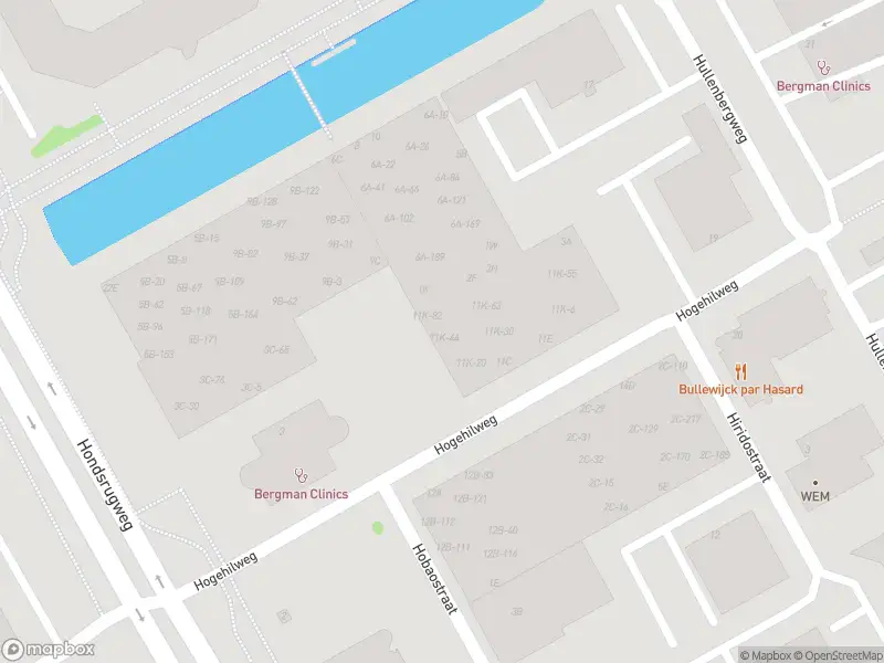 Ambulance met gepaste spoed naar de Hullenbergweg in Amsterdam