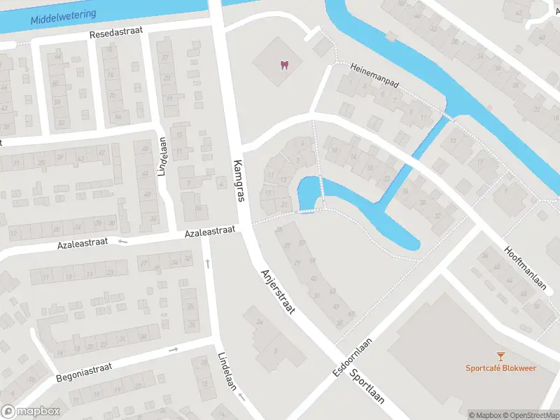 Ambulance met gepaste spoed naar de Anjerstraat in Alblasserdam