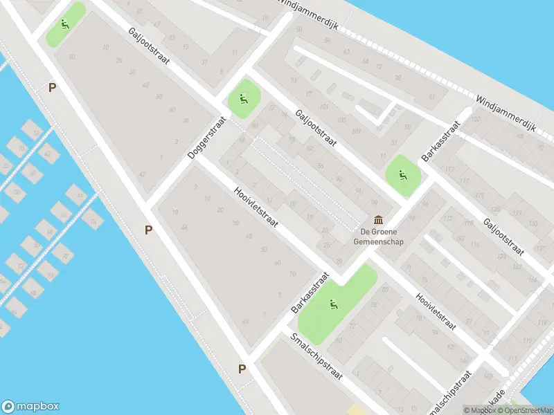 Ambulance met gepaste spoed naar de Hooivletstraat in Amsterdam