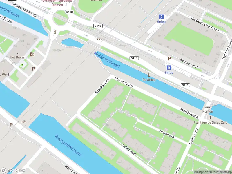 Ambulance met grote spoed naar de Blaakkreek in Diemen