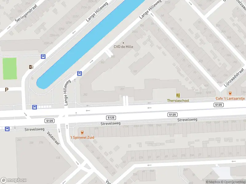 Ambulance met grote spoed naar de Strevelsweg in Rotterdam