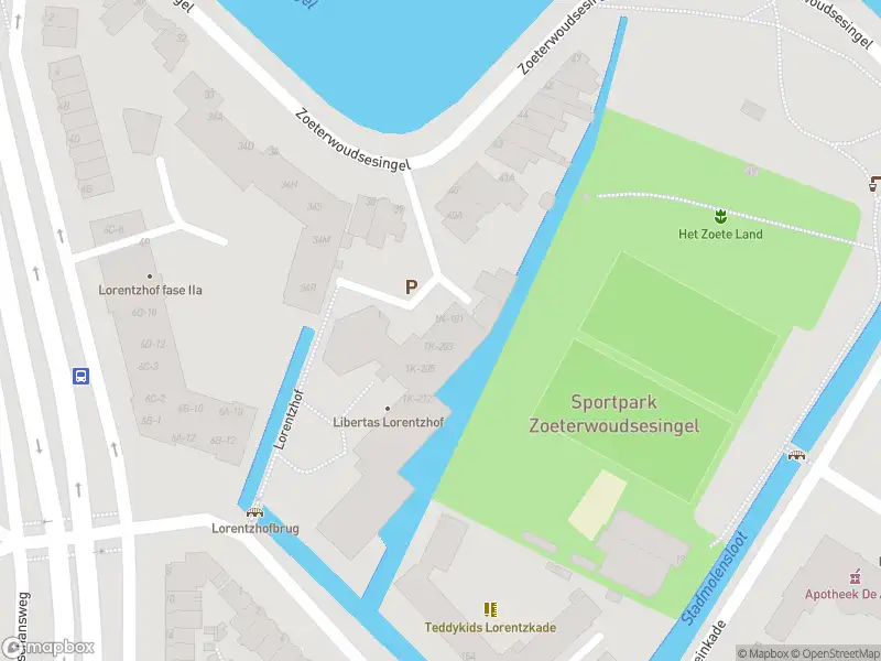 Ambulance met gepaste spoed naar de Lorentzhof in Leiden