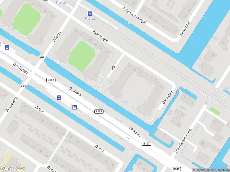 Ambulance met grote spoed naar de Grossglockner in Amsterdam