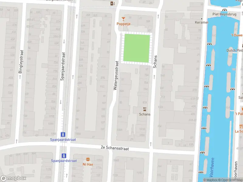 Ambulance met grote spoed naar de Watergeusstraat in Rotterdam
