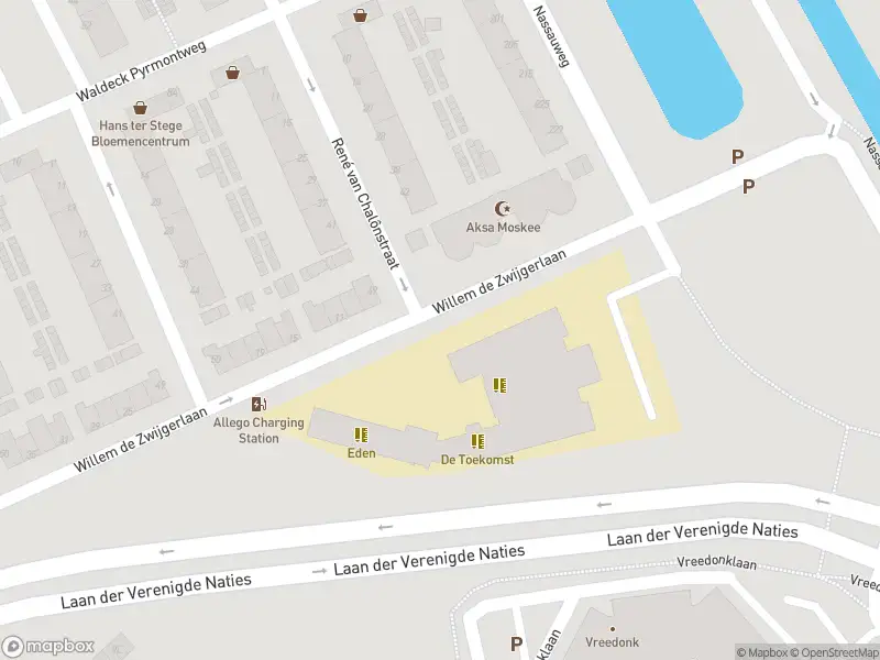Ambulance met grote spoed naar de Willem de Zwijgerlaan in Dordrecht