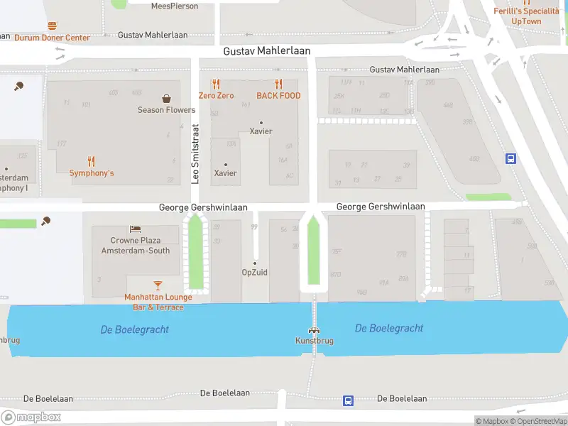 Ambulance met grote spoed naar de Rosy Wertheimstraat in Amsterdam