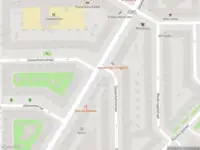 Ambulance met grote spoed naar de Haarlemmermeerstraat in Amsterdam
