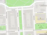 Ambulance met grote spoed naar de Memlingstraat in Amsterdam