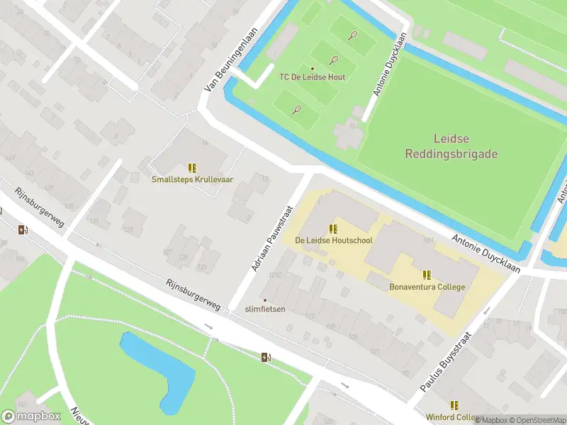 Ambulance met gepaste spoed naar de Adriaan Pauwstraat in Leiden