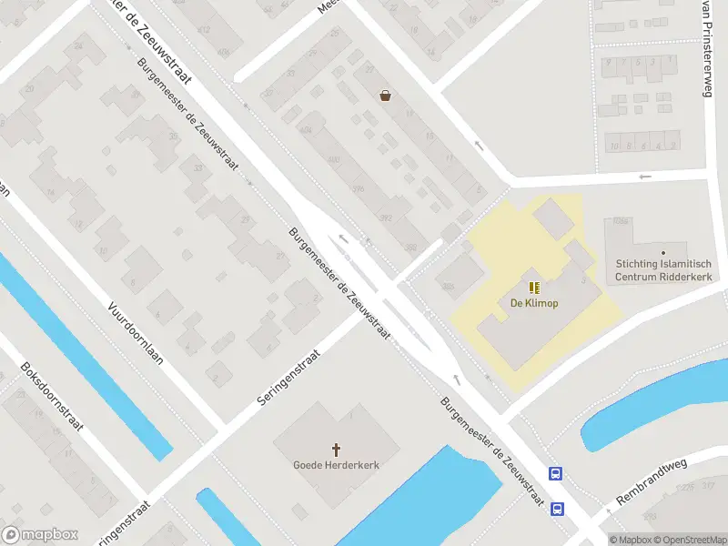 Ambulance met gepaste spoed naar de Burgemeester de Zeeuwstraat in Ridderkerk