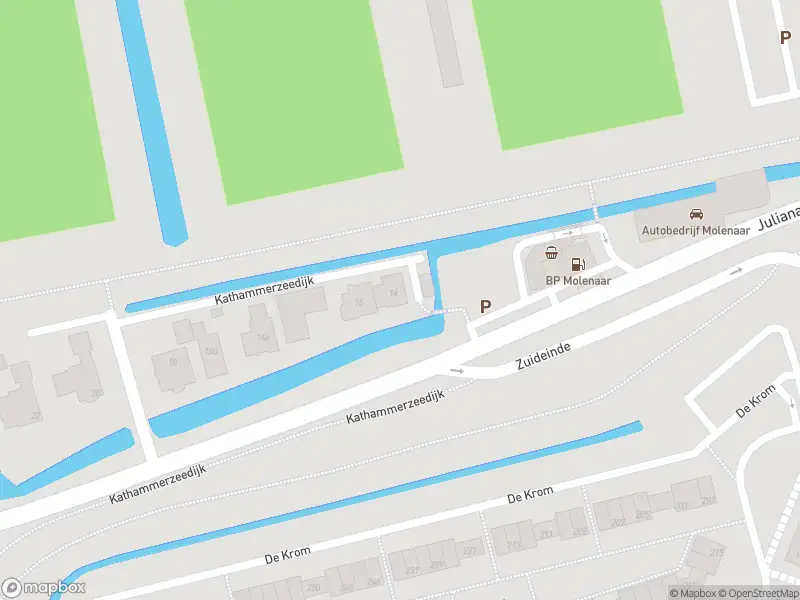 Ambulance met grote spoed naar de Kathammerzeedijk in Volendam