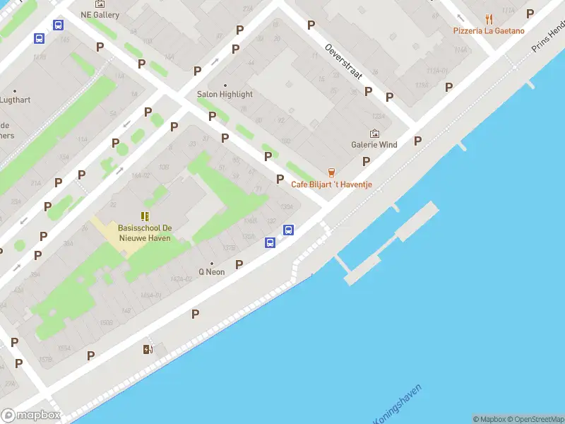Ambulance met grote spoed naar de Prins Hendrikkade in Rotterdam
