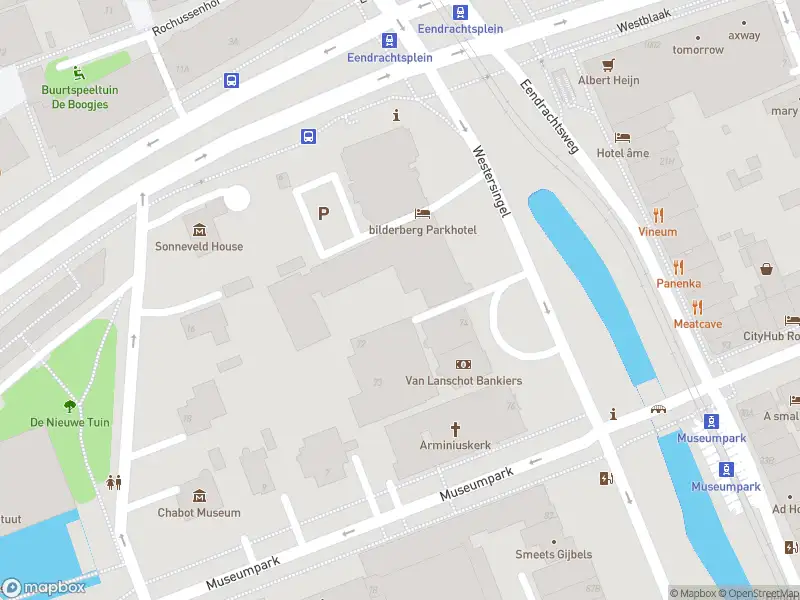 Ambulance met grote spoed naar de Westersingel in Rotterdam