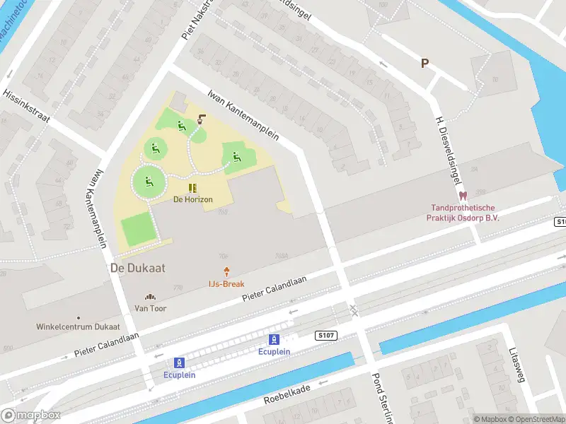 Ambulance met gepaste spoed naar de Iwan Kantemanplein in Amsterdam