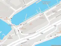 Ambulance met gepaste spoed naar de Haringvliet in Rotterdam