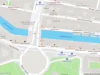 Ambulance met grote spoed naar de Eerste Weteringplantsoen in Amsterdam
