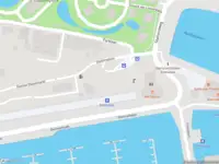 Ambulance met gepaste spoed naar de Stationsplein in Enkhuizen