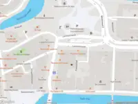 Ambulance met grote spoed naar de Molenwerf in Leiden