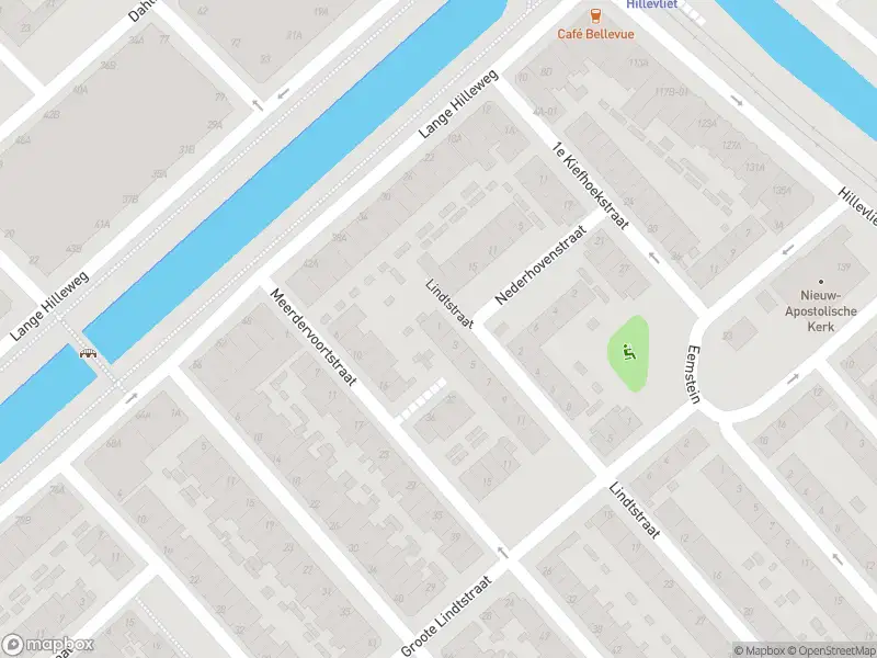 Ambulance met gepaste spoed naar de Lindtstraat in Rotterdam