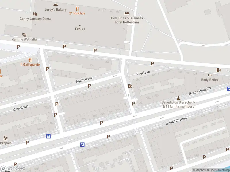 Ambulance met gepaste spoed naar de Atjehstraat in Rotterdam