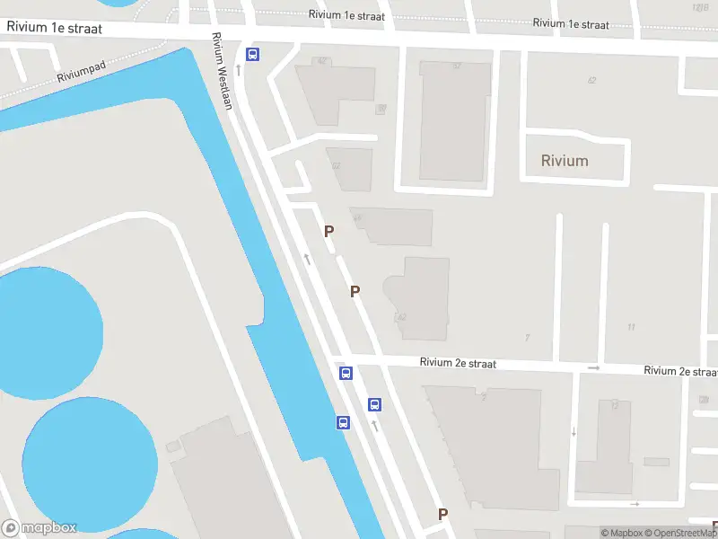 Ambulance met gepaste spoed naar de Rivium Westlaan in Capelle aan den IJssel