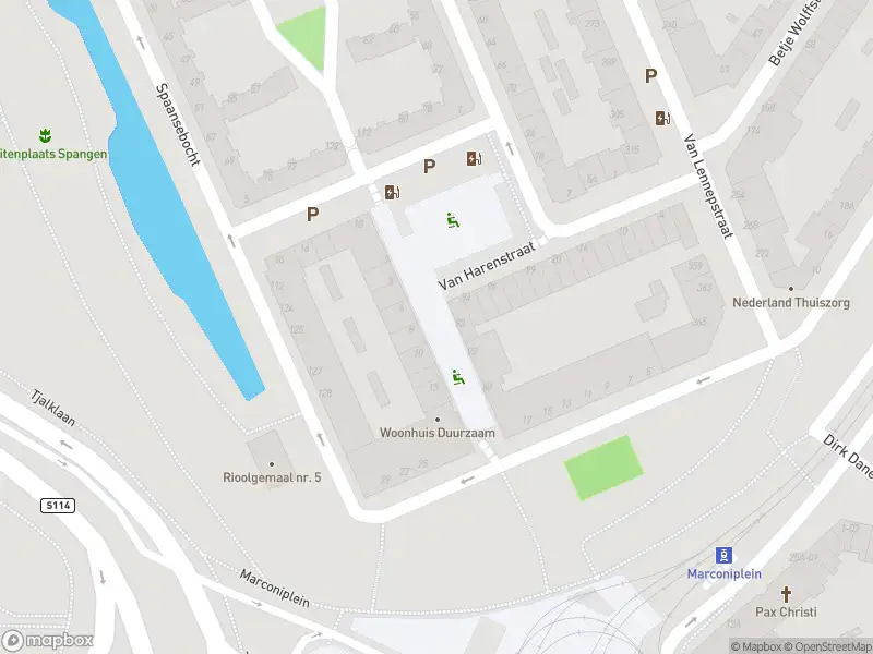 Ambulance met gepaste spoed naar de Piet Paaltjensplein in Rotterdam
