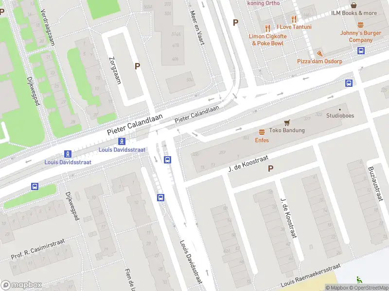 Ambulance met grote spoed naar de S. F. van Ossstraat in Amsterdam
