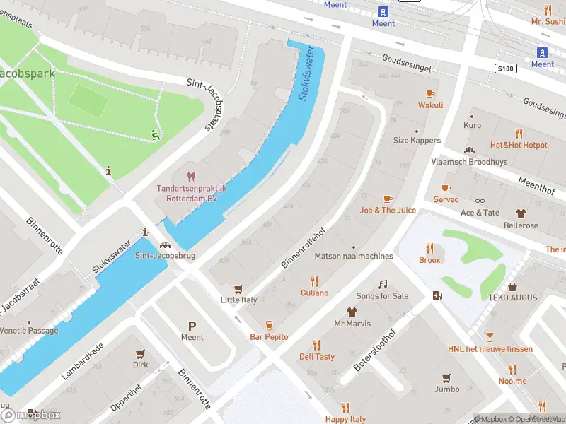 Ambulance met grote spoed naar de Lombardkade in Rotterdam